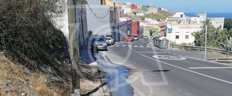 Imagen del rio de aguas fecales que denuncian los vecinos/TA.